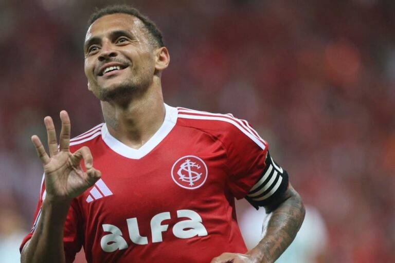 Hat-trick de Alan Patrick marca vitória do Internacional na Libertadores
