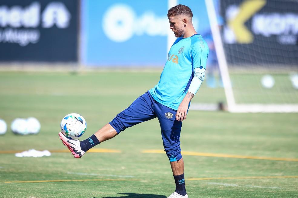 Principal contratação do ano, Cuéllar não conseguiu ter sequência no Grêmio