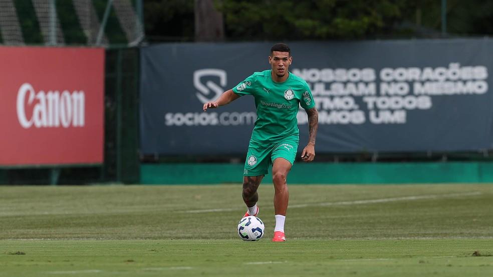 Naves durante treino do Palmeiras