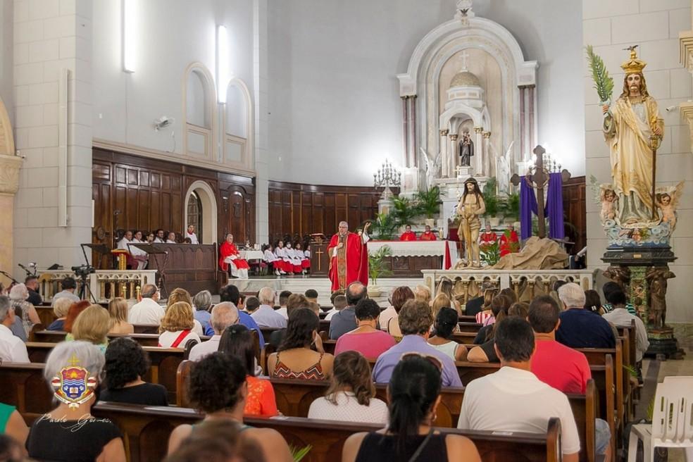 Missa de Domingo de Ramos na Catedral de Piracicaba.