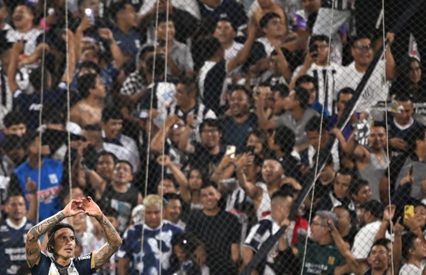 Jogadores do Alianza Lima comemoram a vitória
