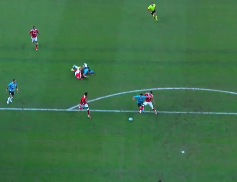 Arbitragem em Cheque: Grêmio Reclama de Pênalti Não Marcado no Gre-Nal 447