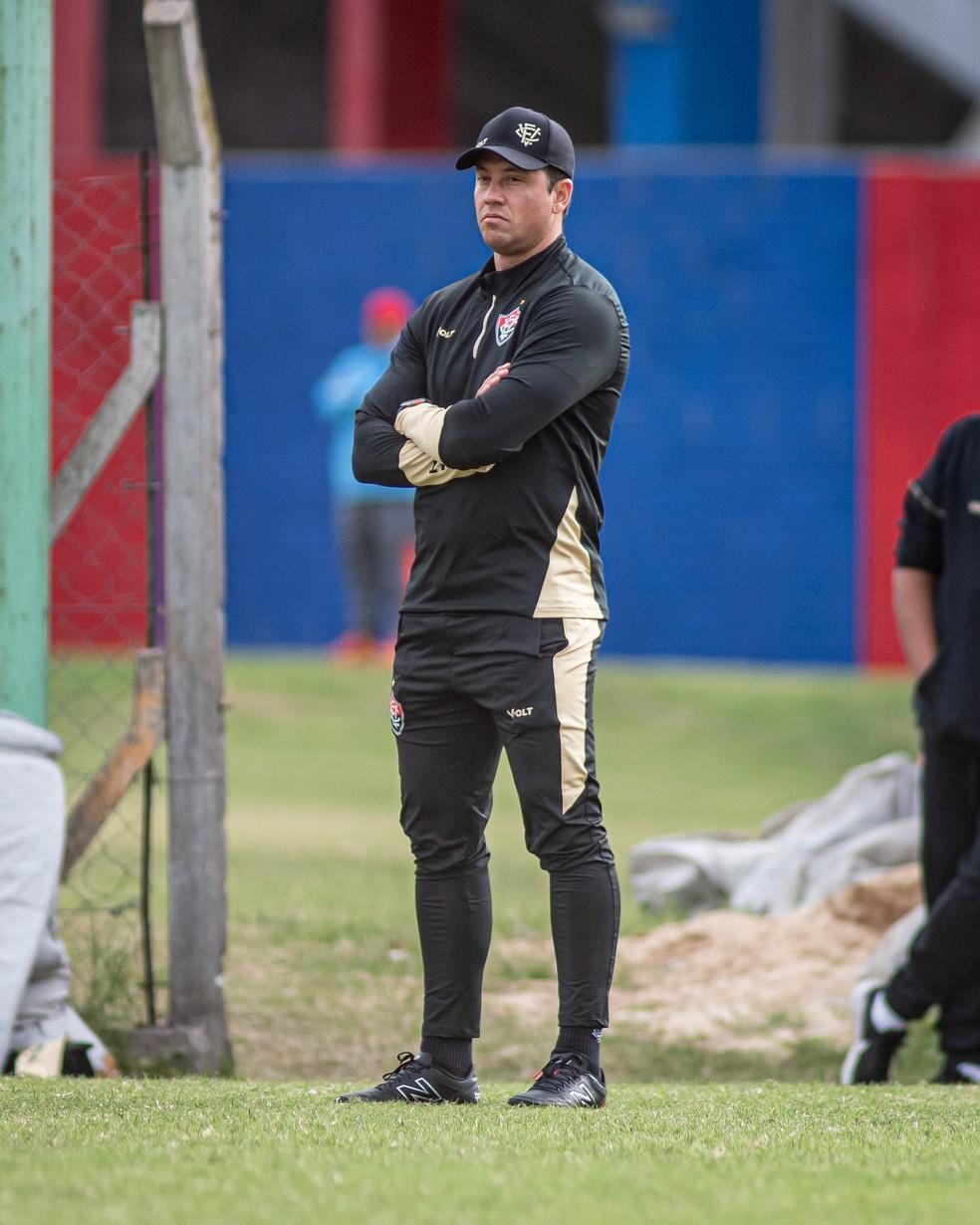 Thiago Carpini, técnico do Vitória