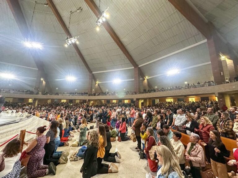 Frei Gilson reúne milhares de fiéis na Canção Nova durante a Quaresma