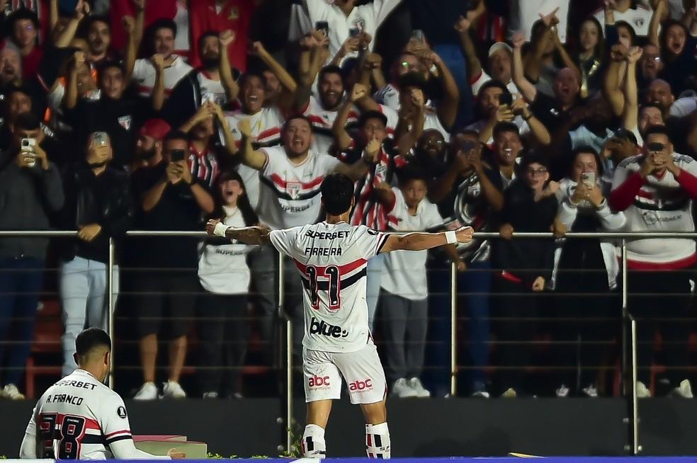 Ferreira festeja gol em São Paulo x Alianza Lima