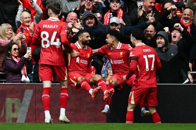 Liverpool vence West Ham e Salah quebra recorde na Premier League