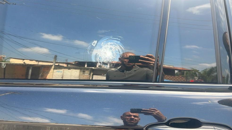 Tiros atingiram carro de deputado em Antares, Santa Cruz