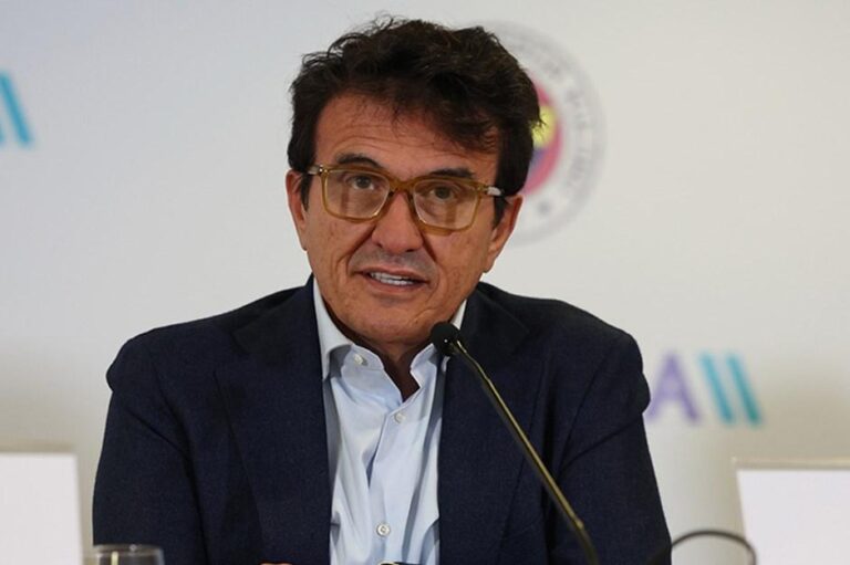 Fenerbahçe vence Sivasspor e mantém pressão sobre o líder Galatasaray