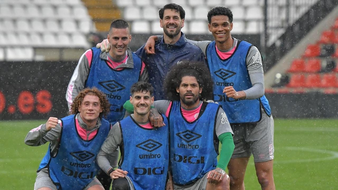 Rayo Vallecano e Valencia se enfrentam no Campeonato Espanhol