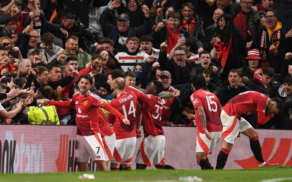 Momento da virada do Manchester United sobre o Lyon na Liga Europa