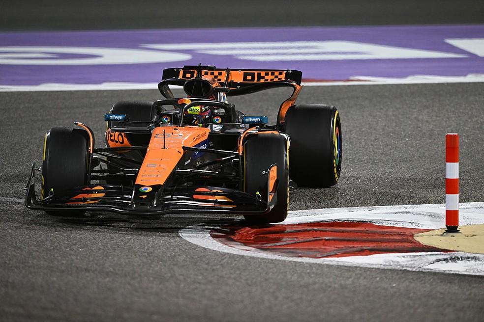 Oscar Piastri, da McLaren, durante o GP do Bahrein da F1 2025