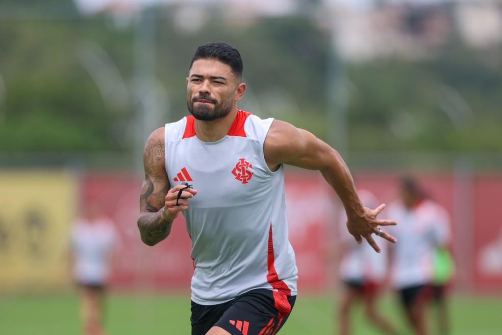 Bruno Tabata fica à disposição de Roger