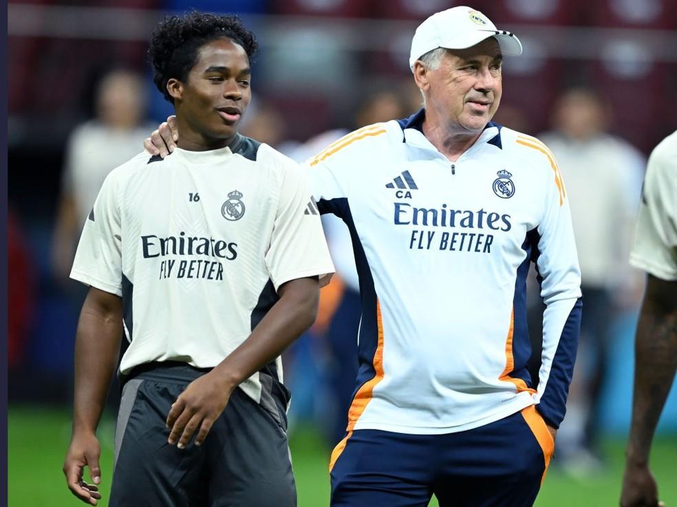 Endrick com Ancelotti em treino do Real Madrid