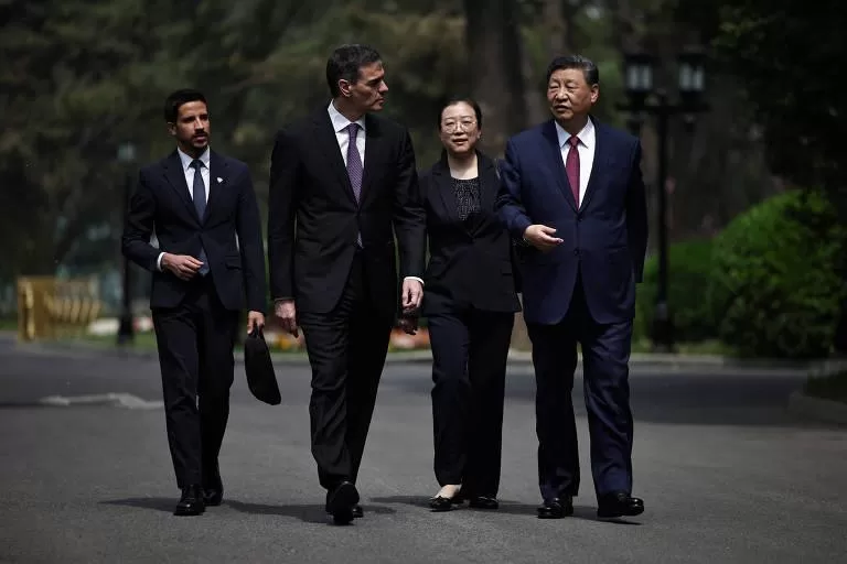 Guerra Comercial: Xi Jinping Aumenta Tarifas sobre Produtos Americanos em Resposta às Medidas de Trump