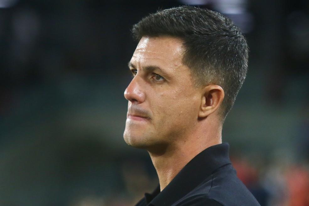 Maurício Barbieri durante a partida entre Athletico e Criciúma