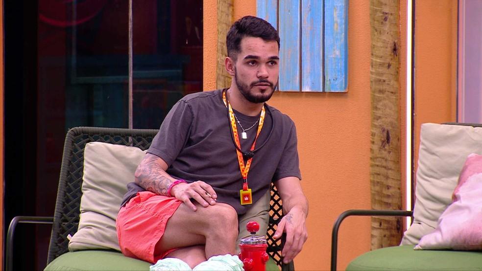 João Pedro justifica voto em Guilherme