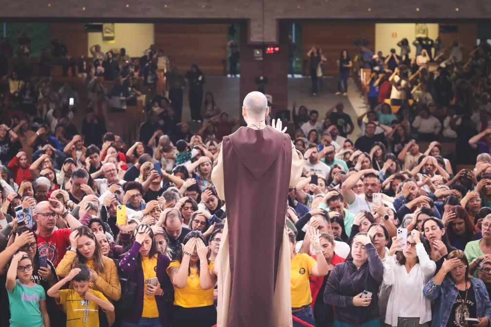 Rosário da madrugada do Frei Gilson na Canção Nova durante Semana Santa