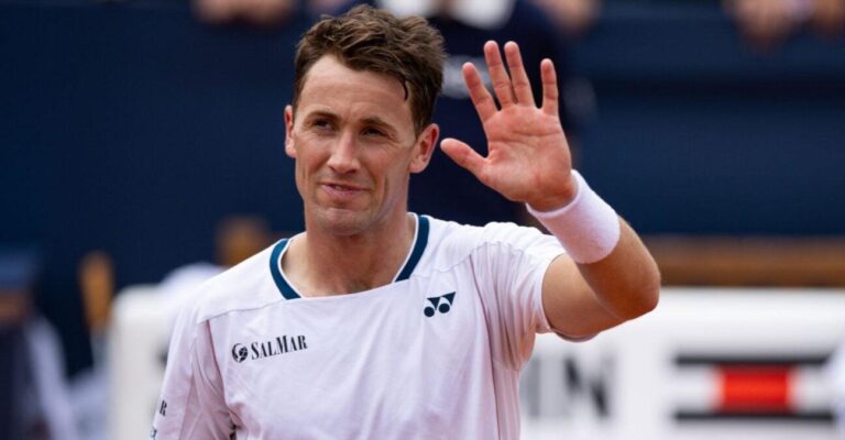 Casper Ruud Avança para as Quartas de Final do Barcelona Open Após Derrotar Hamad Medjedovic