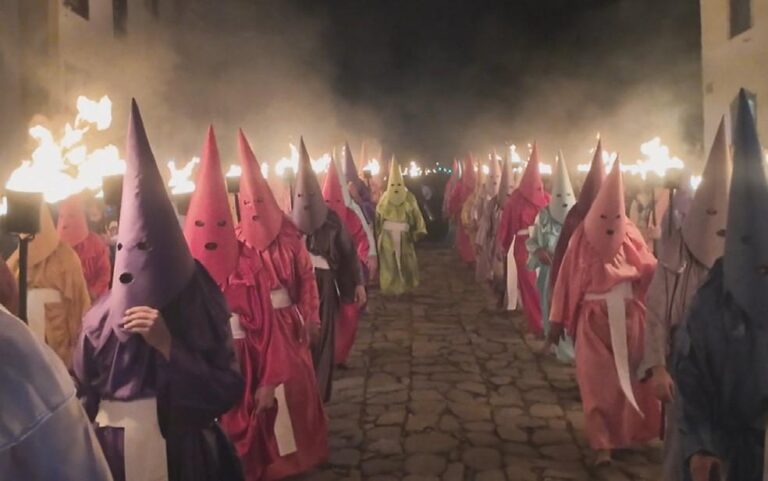 Procissão do Fogaréu e Reinauguração da Catedral de Sant’Ana Envolvem Milhares em Goiás