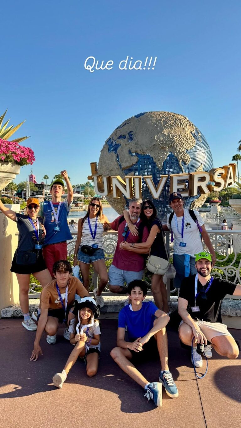 Marcos Mion e Suzana Gullo celebram aniversários dos filhos em parque de Orlando