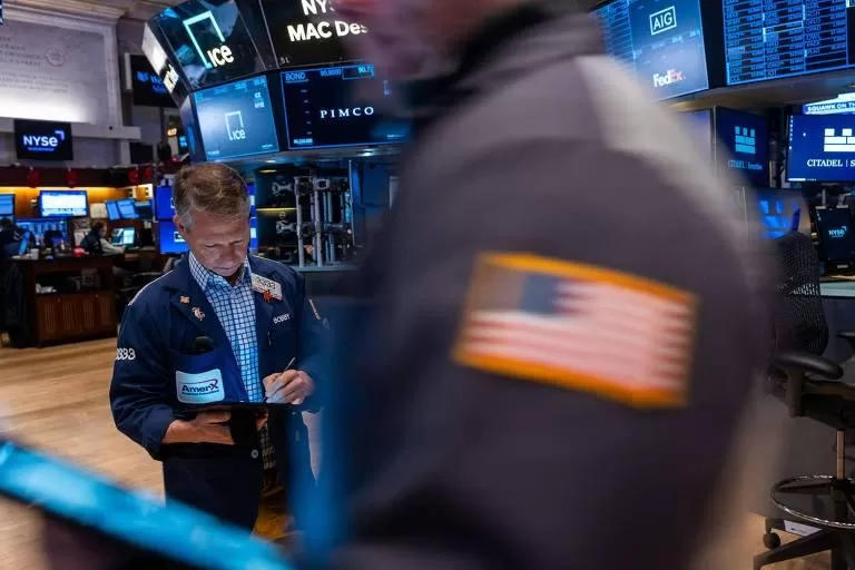 Mercados em Queda: Trump Pressionando o Federal Reserve Impacta Wall Street e Dólar