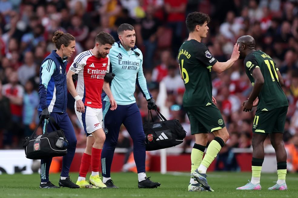 Jorginho precisou deixar o jogo contra o Brentford após sentir dores