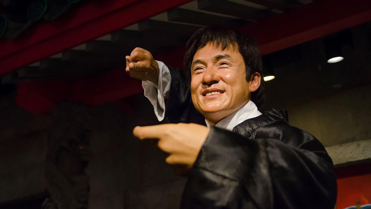 Curiosidades sobre Jackie Chan e sua influência na sociedade.