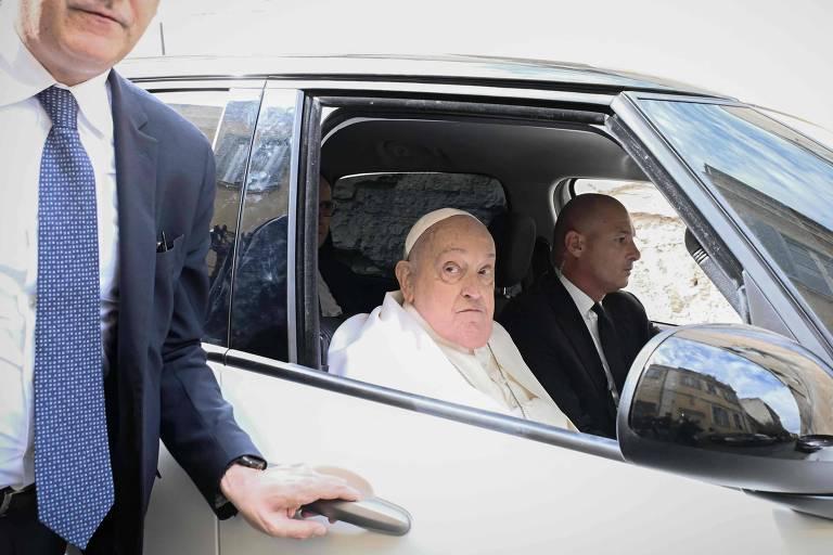 Papa Francisco no carro