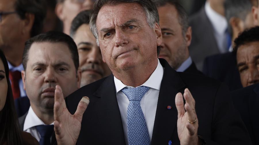 Jair Bolsonaro passa pelo sexto procedimento cirúrgico relacionado à facada em 2018.