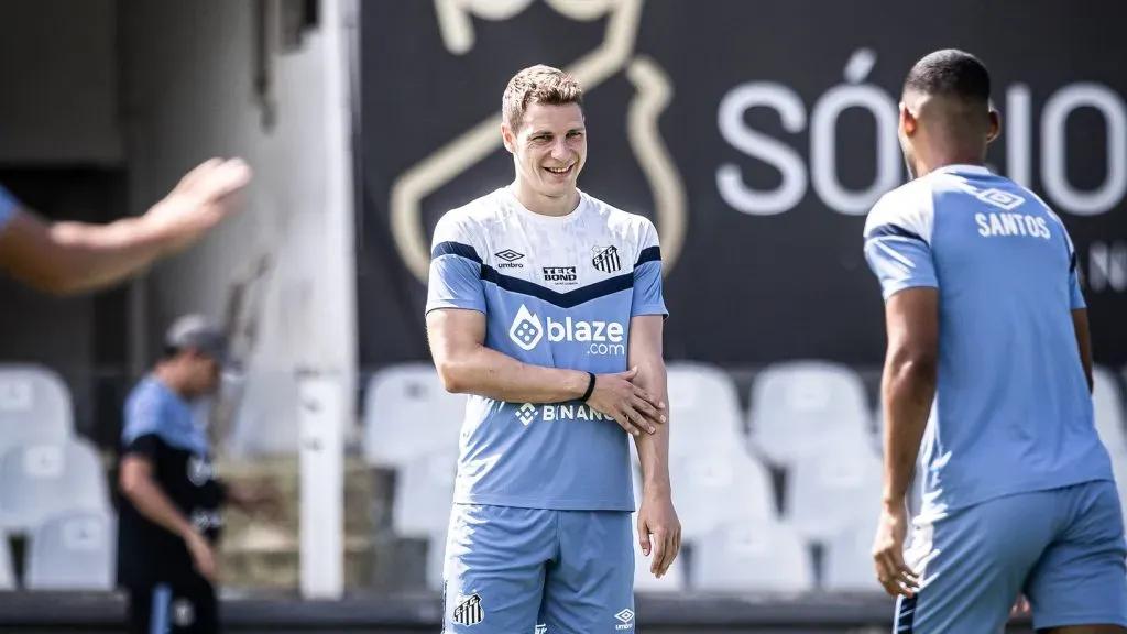 Santos quer a saída de Julio Furch da equipe