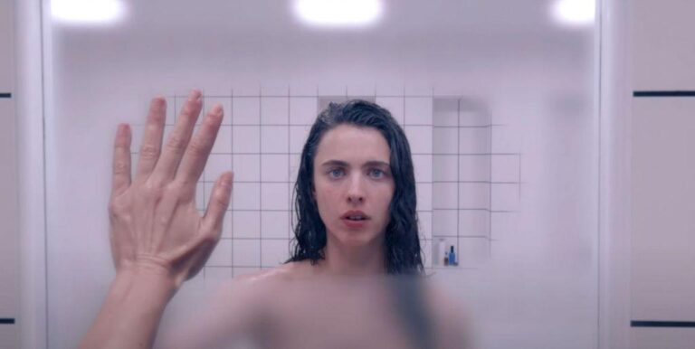 Margaret Qualley Brilha como Detetive em Comédia no Filme “Honey Don’t!” ao Lado de Aubrey Plaza