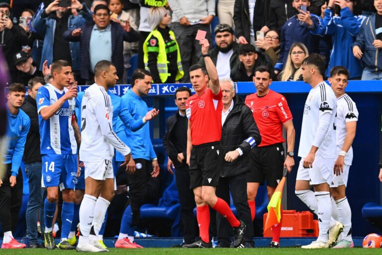Mbappé Expulso em Jogo Contra o Alavés: O Impacto e as Consequências