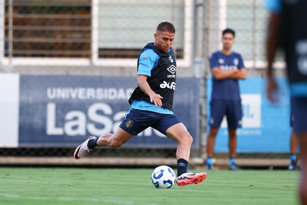 Cuéllar tem treinado com o grupo, mas faz trabalho paralelo de reforço muscular