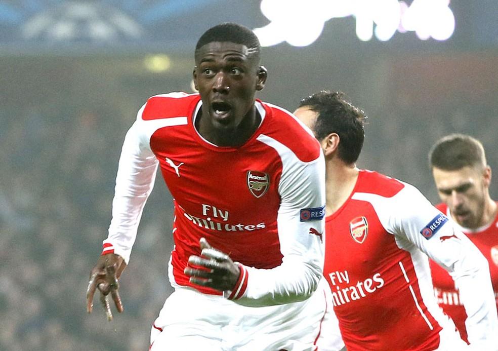 Yaya Sanogo comemora gol do Arsenal contra o Borussia Dortmund