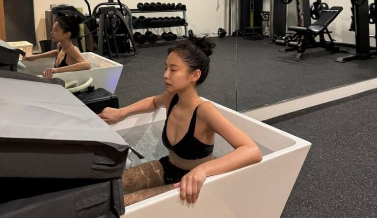 JENNIE Brilha em Estreia Solo no Coachella 2025