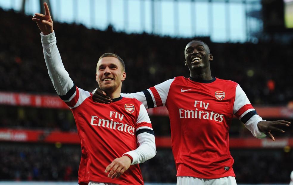 Lukas Podolski e Yaya Sanogo, Arsenal x Liverpool
