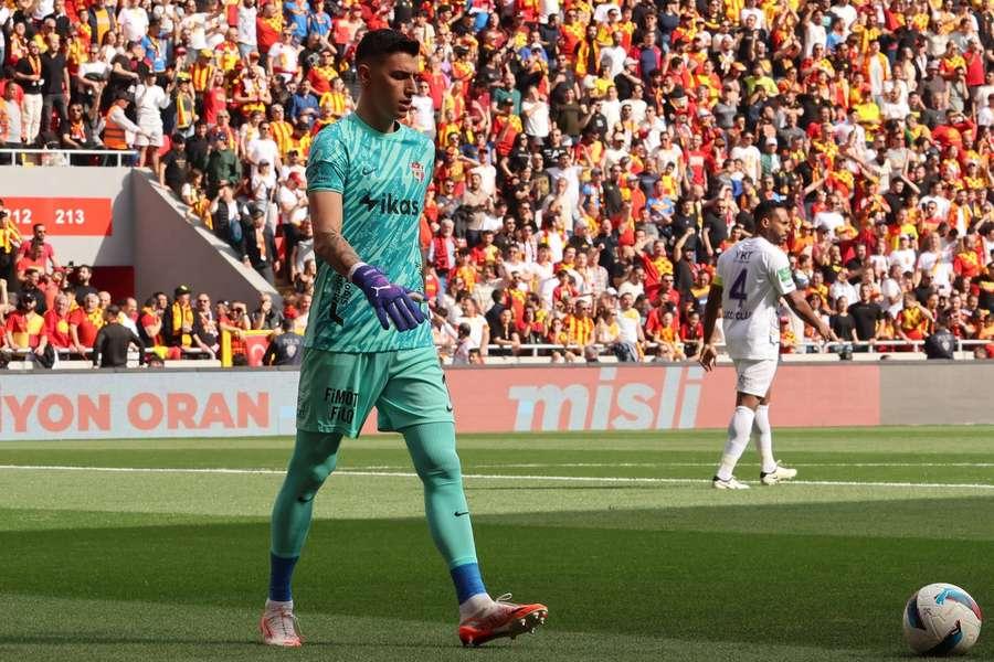 Eyuspor pede 12 milhões de euros por Berke Ozer.