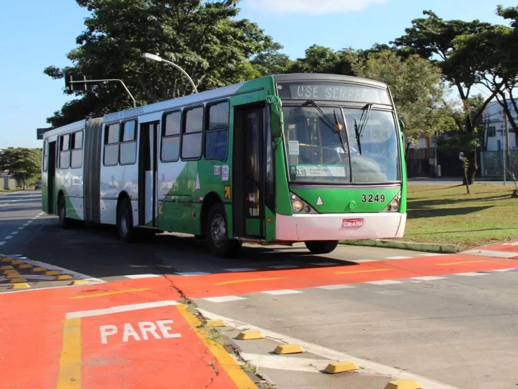 Ônibus urbano articulado em Campinas