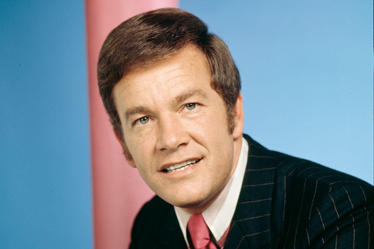 Wink Martindale apresentador do programa Gambit em 1974