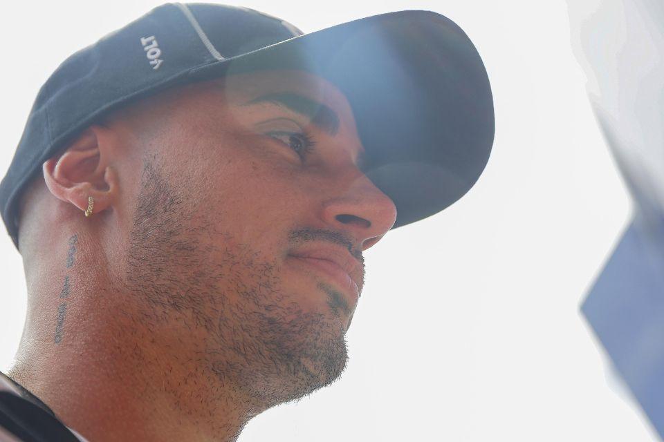 Thiago Galhardo em ação durante o jogo contra o Treze