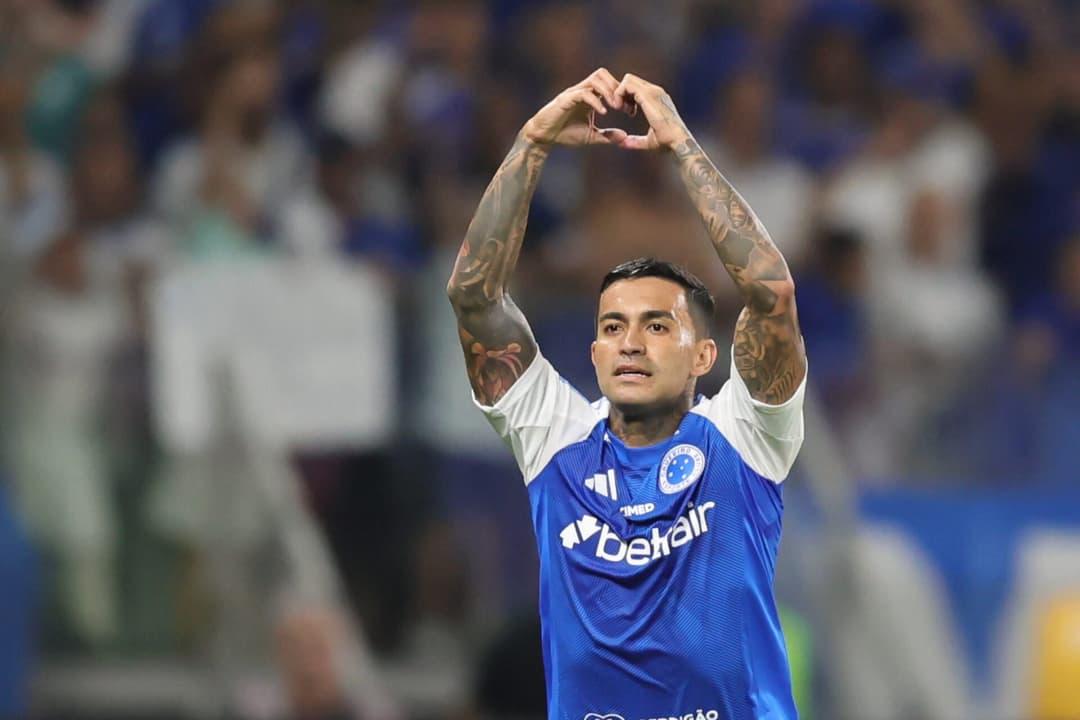 Dudu celebra gol do Cruzeiro contra o Mirassol