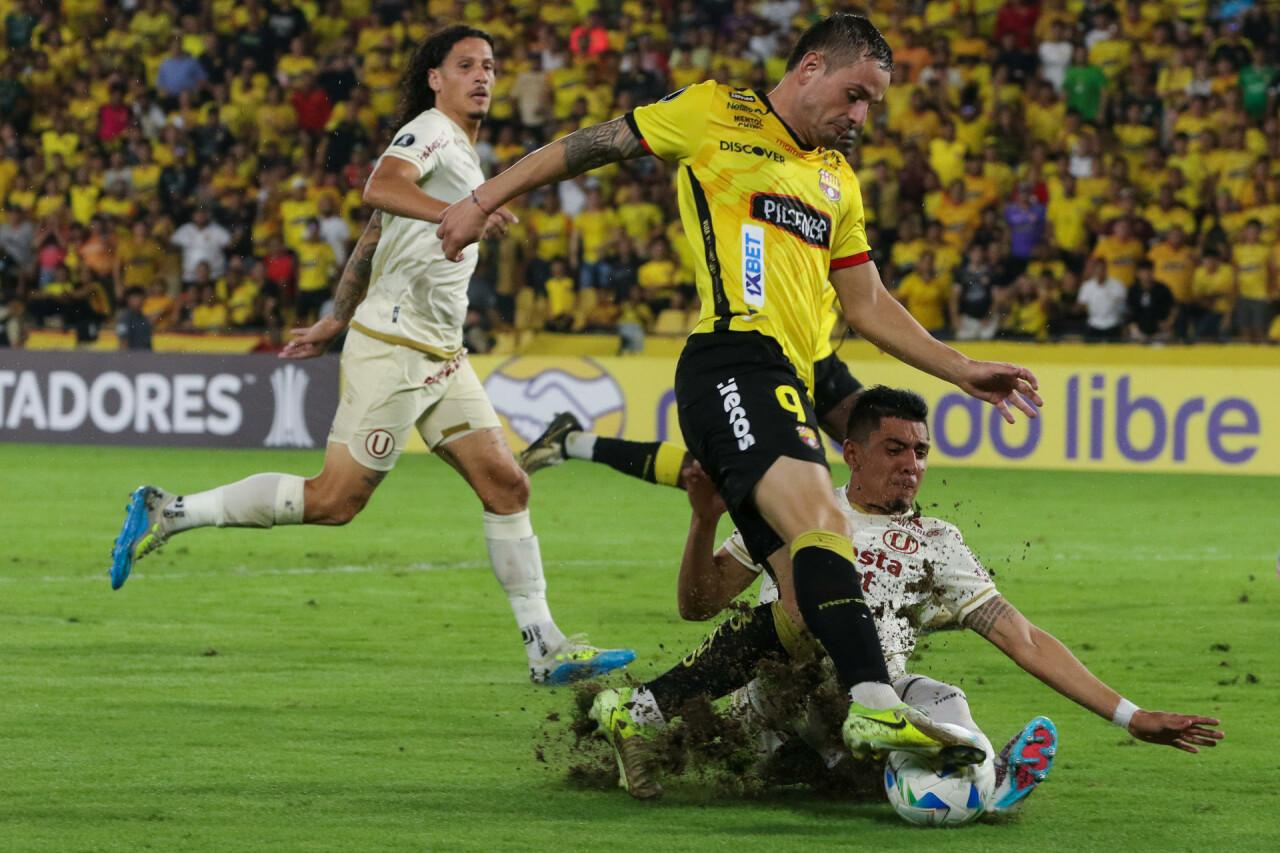 Universitário celebrou a vitória sobre o Barcelona de Ecuador