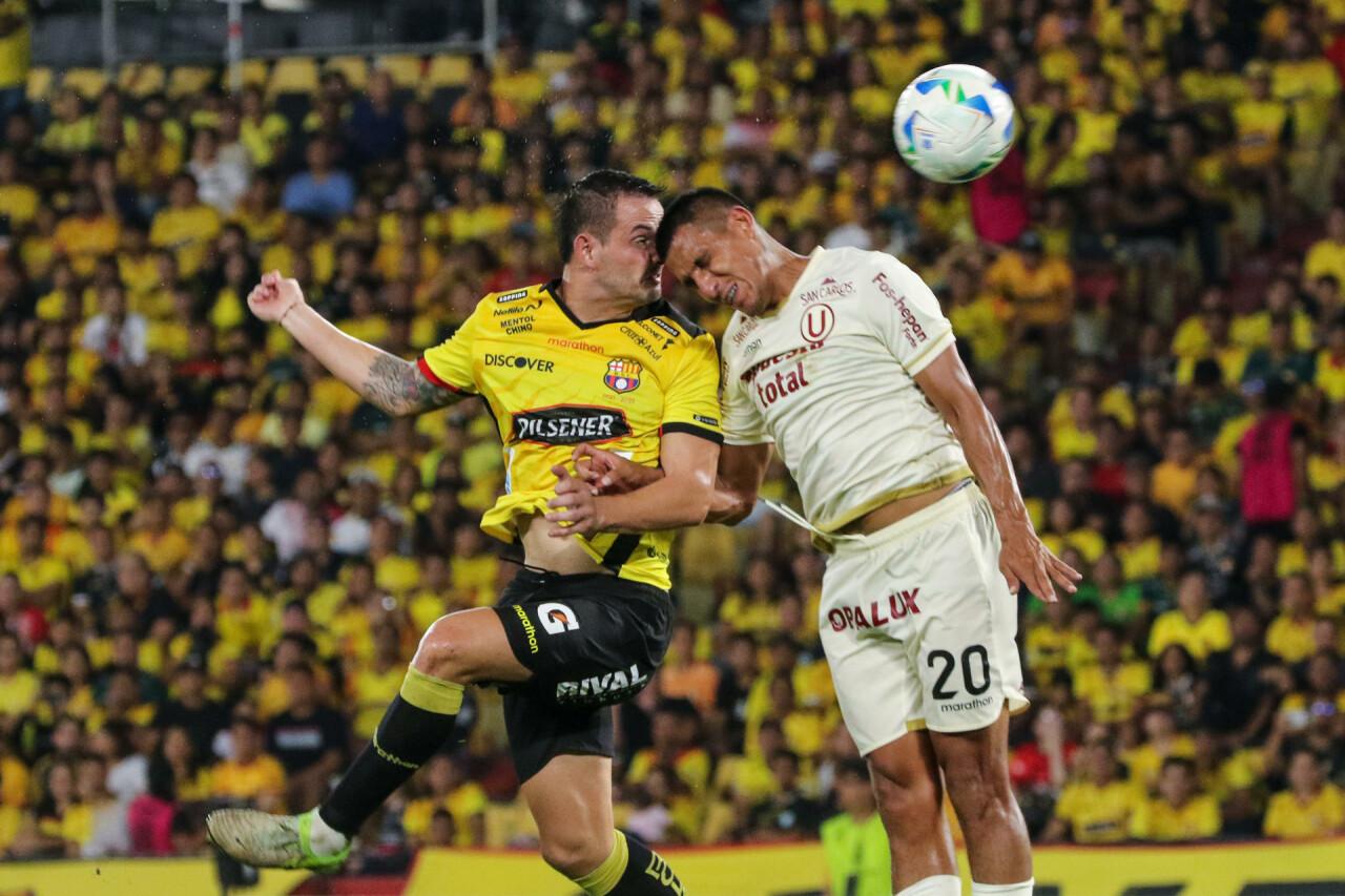 Alex Valera em ação durante o jogo