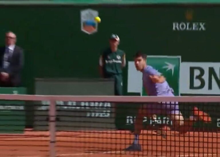Carlos Alcaraz brilha em Monte Carlo com jogadas espetaculares e avança para semifinais