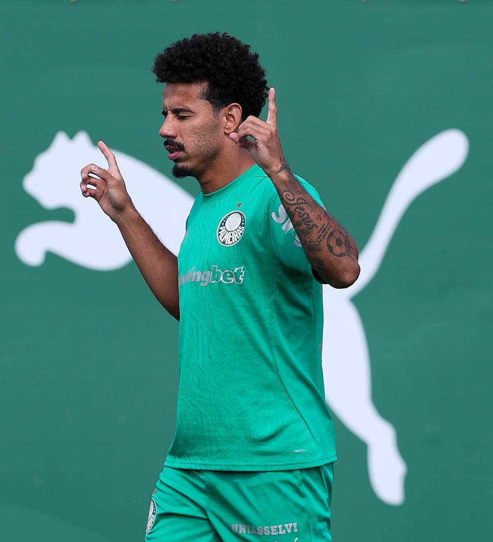 Lucas Evangelista em treino pelo Palmeiras