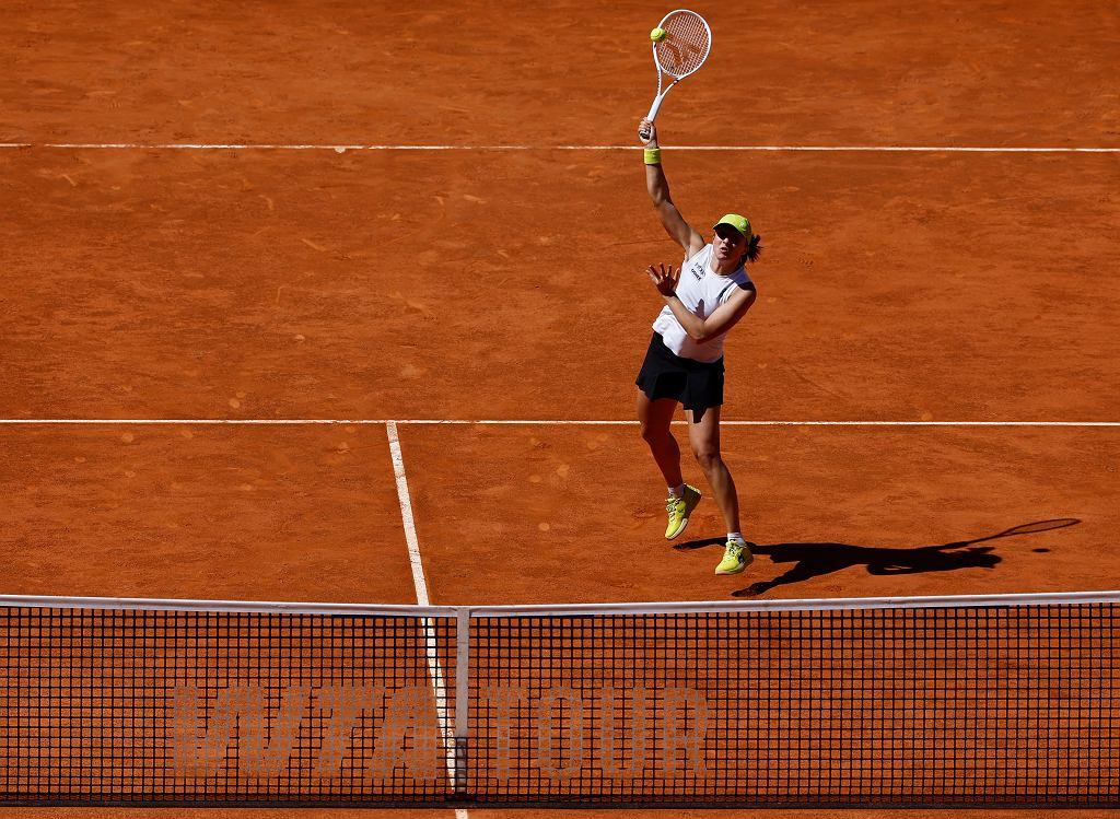 Iga Świątek em ação no WTA 1000 em Madri.