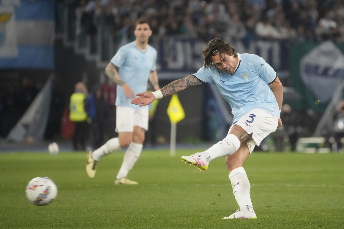 Luca Pellegrini em ação com a Lazio.