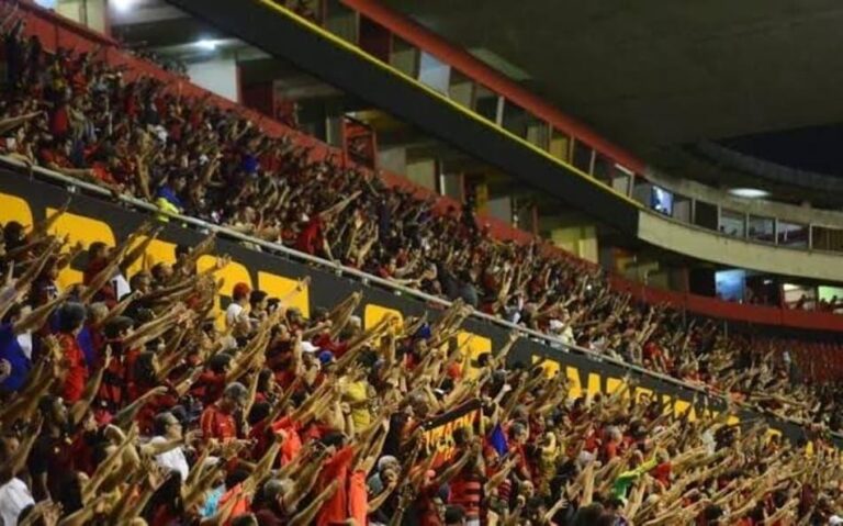 Sport inova e mira 100 mil sócios até 2026 com venda de ingressos pelo WhatsApp