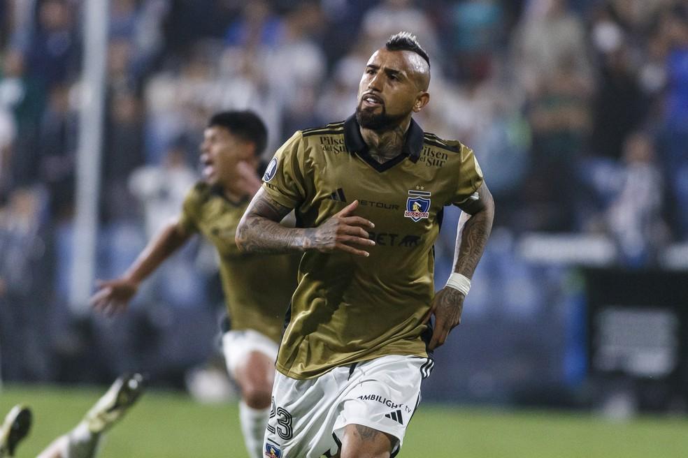 Arturo Vidal em ação pelo Colo-Colo