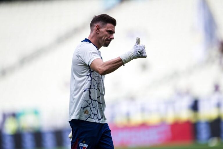 João Ricardo, goleiro do Fortaleza, é o 8º melhor do mundo segundo ranking